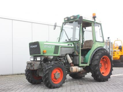 FENDT 250VA 1988 Vineyard tractorVan Dijk Heavy Equipment