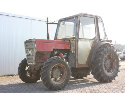MASSEY FERGUSON 174S 4WD 1987 Vineyard tractorVan Dijk Heavy Equipment